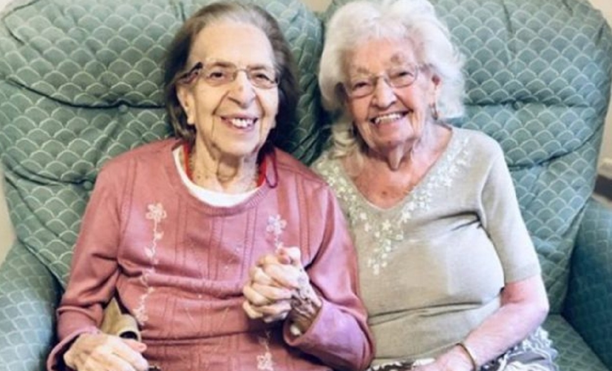 Deux meilleures amies ges de 89 ans rsident dans la mme maison de retraite pour pouvoir tre ensemble