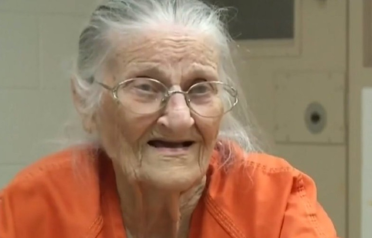 Une femme ge de 93 ans est mise en prison parce qu'elle refuse de payer son loyer