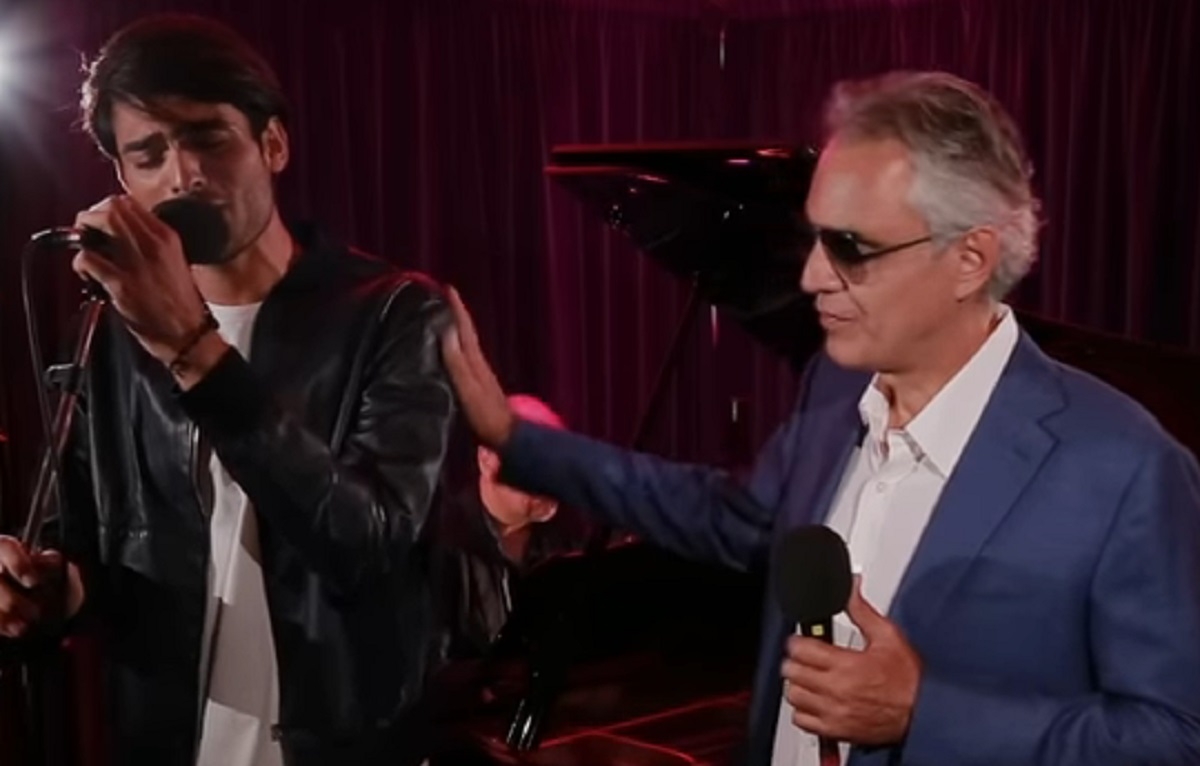 Andrea Bocelli et son fils chantent en duo, vous en serez bouche be