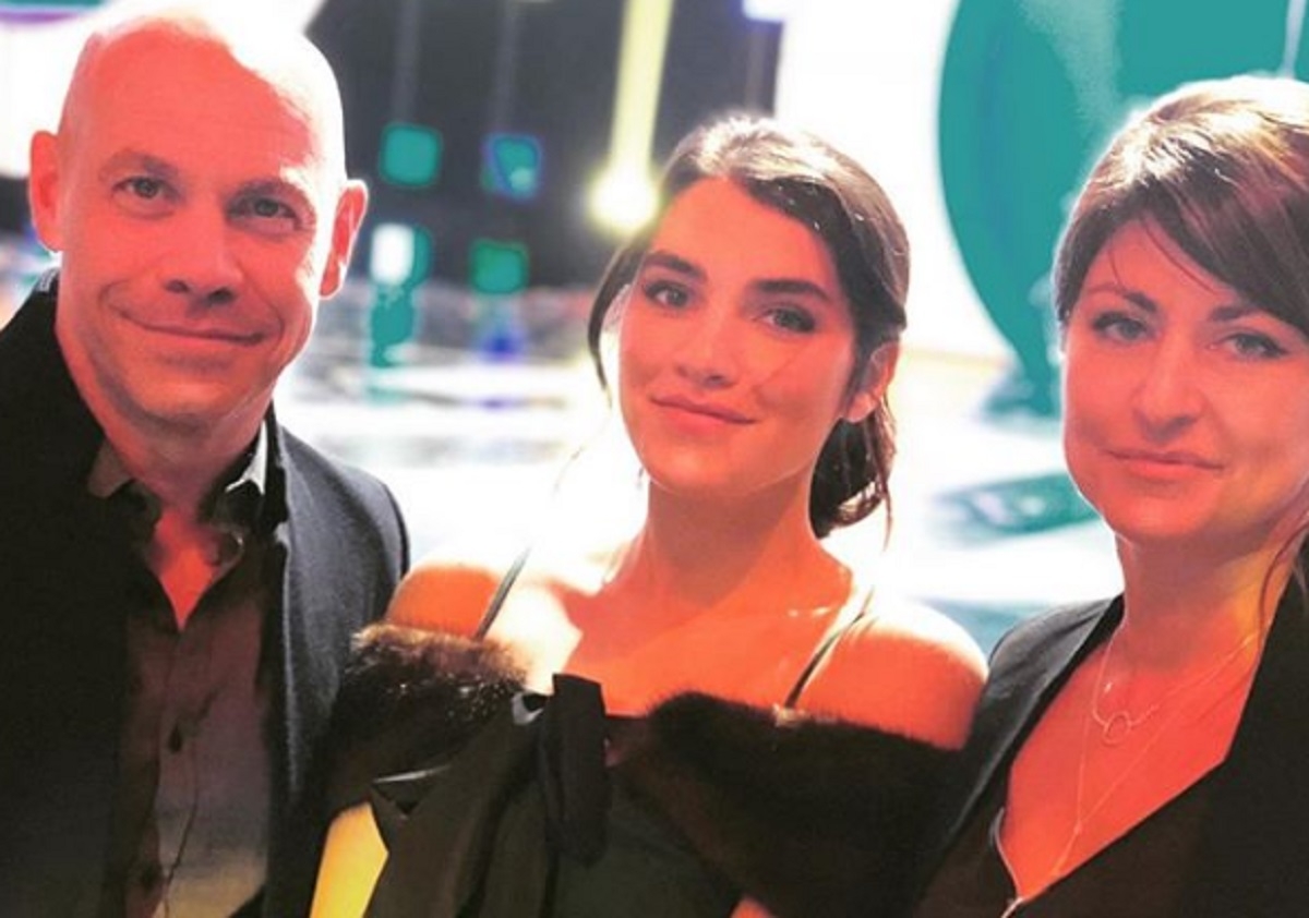 Maxim Martin, sa fille et la mre de celle-ci sont  couper le souffle sur cette photo