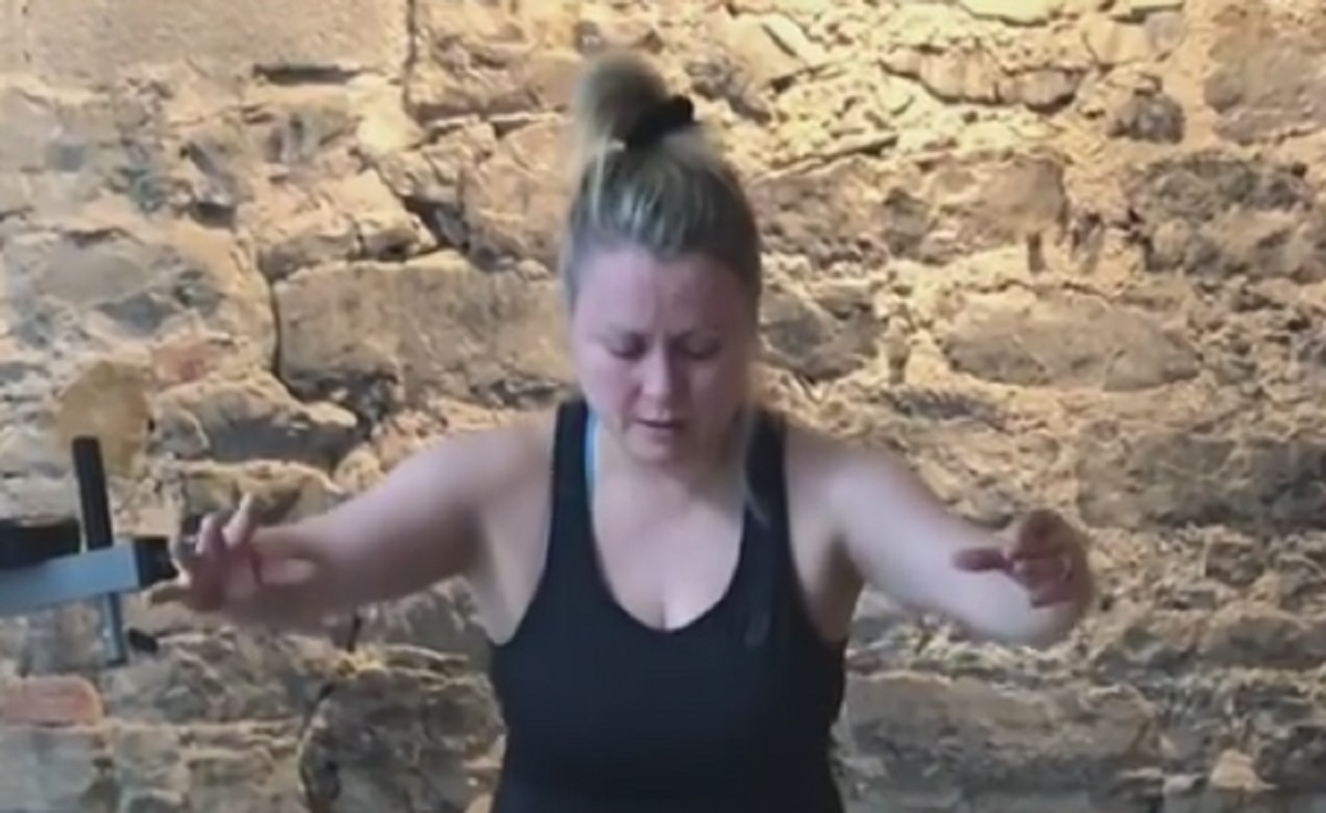 Mitsou paie tr�s cher l'annulation d'un rendez-vous important..