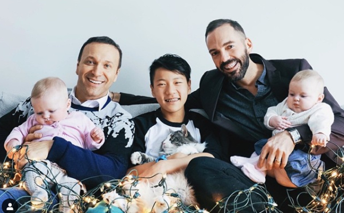 Jol Legendre partage une photo rcente avec ses jumelles et elles ont tellement grandi ! 