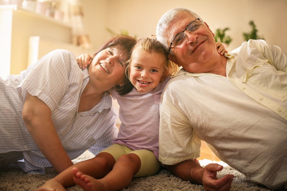 Selon une étude, les enfants qui passent plus temps avec leurs grands-parents sont plus heureux et sont moins déprimés