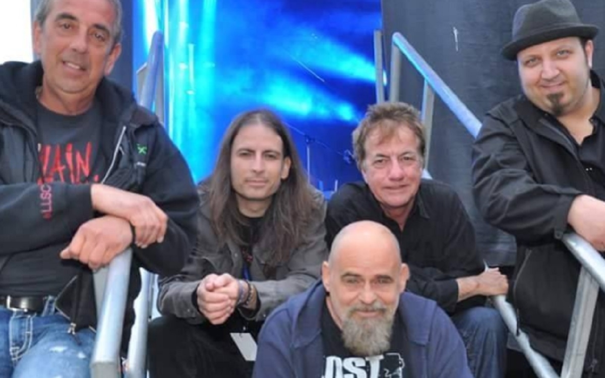 Triste nouvelle: Le chanteur des Vilains Pingouins est victime d'un AVC!...