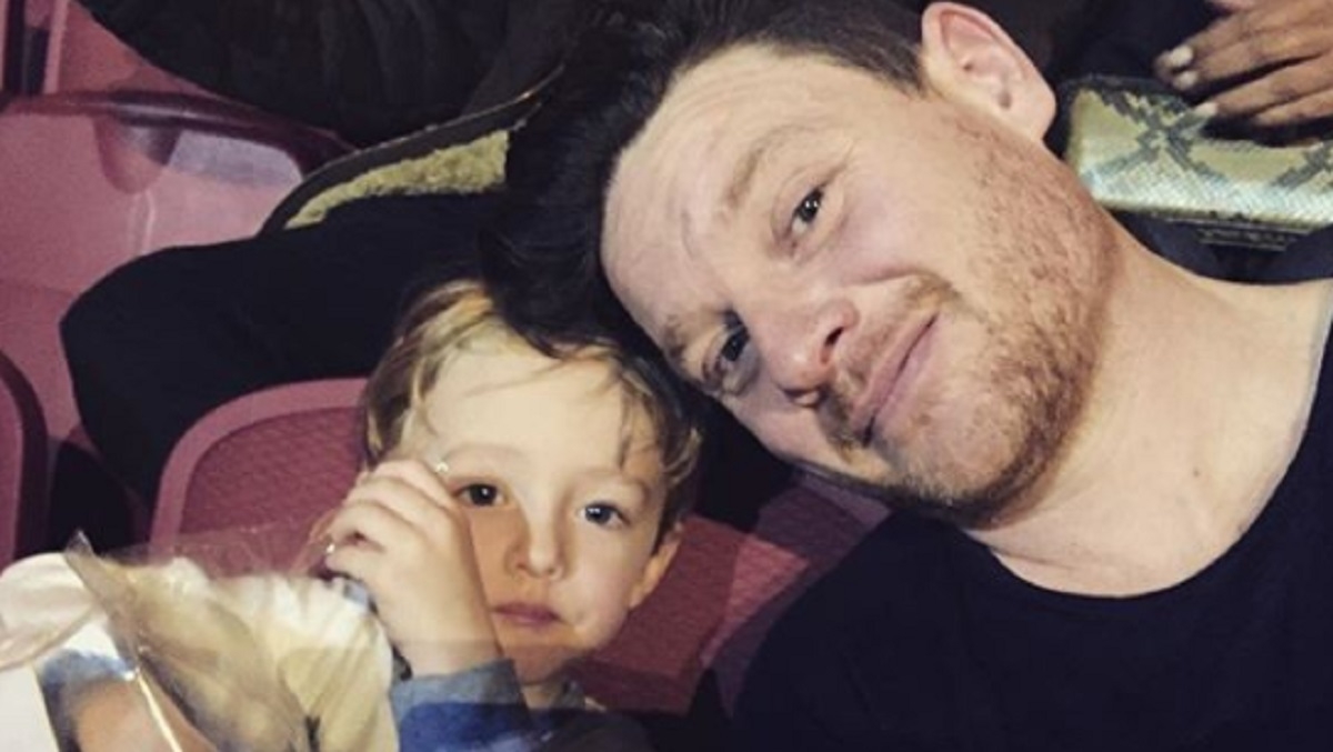 Apr�s le drame familial qu'il a v�cu, Yann Perreau partage de touchantes photos de famille..