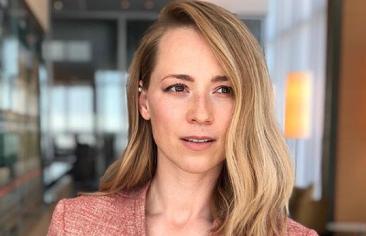 Un mois apr�s son accouchement, Karine Vanasse se montre enfin en public ! 
